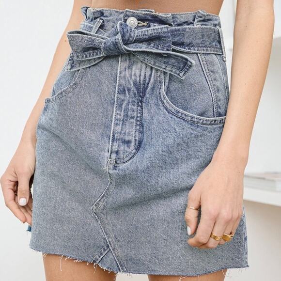 Free People East of Eden Medium Wash Denim Belted Mini Skirt US 25 EUC - Picture 1 of 9